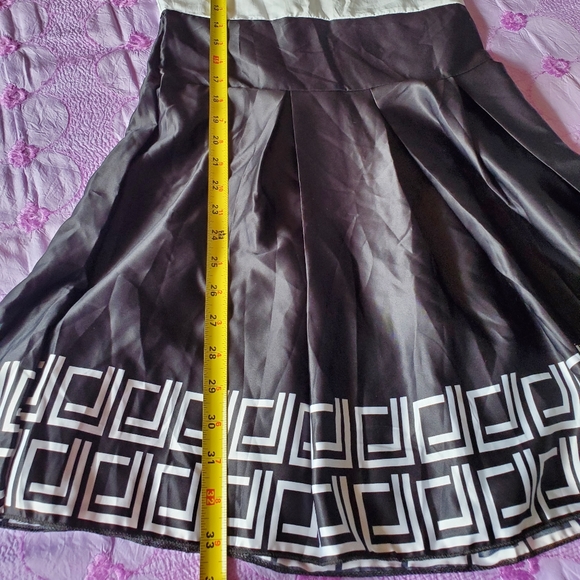 Woman's dress - Picture 4 of 8